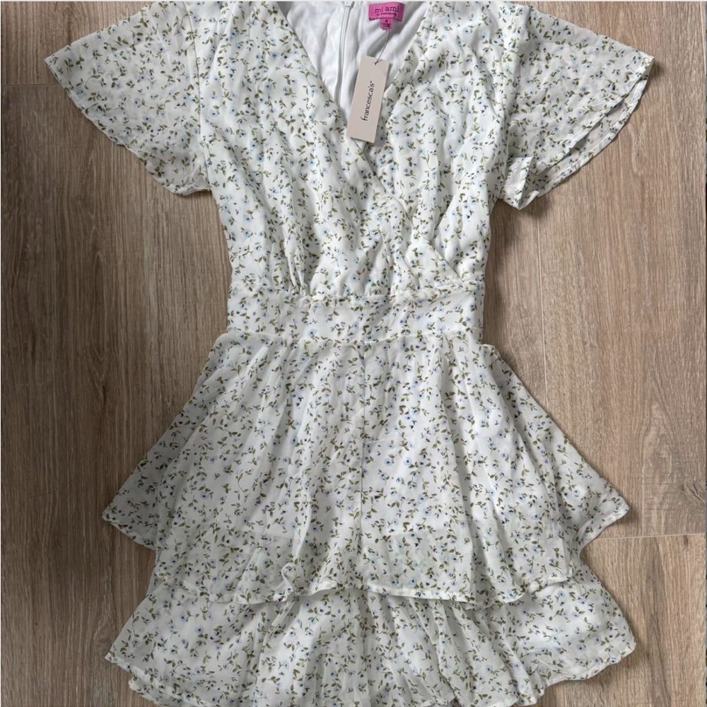 NWT Francesca’s Alura Floral Tiered Romper
Ivory Small